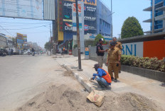 DPUPR Karawang Tangani Debu Proyek Jalan Tuparev, Pembersihan Dilakukan Malam Hari