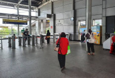 Ternyata Penting! Ini 12 Perlengkapan Yang Sebaiknya Selalu Ada Di Tas Pengguna KRL Maupun Transjakarta