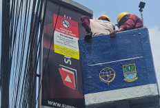 Stiker Merah Menghiasi Kawasan Cikarang, Ini Dia 61 Penunggak Pajak Reklame : Ada Djarum hingga Apotek K24