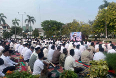 Pemkab Karawang Gelar Salat Istisqa dan Distribusikan 1,5 Juta Liter Air Bersih Hadapi Kekeringan
