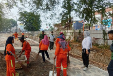 DLH Karawang Kerja Bakti di Taman Ade Irma, Sasar Kebersihan Ruang Terbuka Hijau