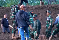 Korban Longsor di Jawa Barat Bertambah, 17 Meninggal dan Puluhan Masih Hilang
