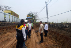 Bupati Aep Pastikan Rekonstruksi Jalan Tarumanegara Karawang Barat Dikerjakan Menyeluruh