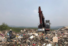 Berkaca dari Longsor Sampah di Bantar Gebang, DLH Purwakarta Pangkas Gunungan Sampah di TPA Cikolotok
