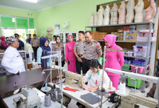Kapolres Bekasi Cek Mesin Jahit, Siswa SMKN 1 Disiapkan ke Jepang
