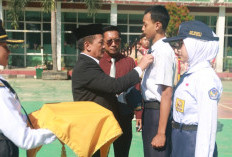 SMPN Cikarang Selatan 01 Lepas 423 Murid, Kepsek Tekankan Disiplin dan Jaga Lingkungan di Sekolah Baru