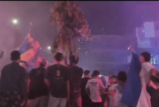 Ratusan Bobotoh Blokir Jalur Mudik Pantura di Cikarang Saat Rayakan HUT Persib