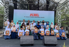 KIIC Salurkan Beasiswa dan Bantuan Mabel untuk Ratusan Siswa di Karawang
