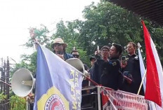 Warga Poponcol Kepung BPN Karawang, Tuntut Kejelasan Konflik Lahan dengan PT AM