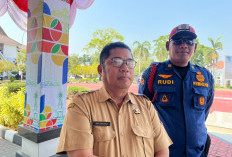 Erupsi Krakatau: Karawang Terdampak Tipis Abu Vulkanik, Sekolah Tetap Tatap Muka dan Warga Dimbau Bermasker
