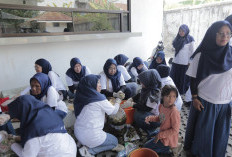 PERURI Dorong Ibu Rumah Tangga di Karawang Sulap Sampah Jadi Sumber Penghasilan