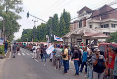 Ratusan Sopir Angkot Demo Tolak Kehadiran Bus Trans Beken di Bekasi