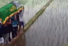 Akses TPU di Desa Cileduk Setu Dikeluhkan, Warga Harus Gotong Jenazah Lewat Pematang Sawah Sempit
