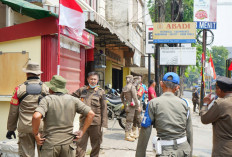 Terus Berlanjut, Bangunan Liar dan PKL di Karawang Wetan Juga Diratakan