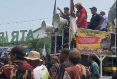 Warga Poponcol Karawang Gembor BPN, Minta Kejelasan Sertifikat Tanah PTSL 2025