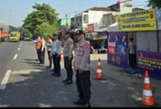 Lalulintas Mulai Padat, Puluhan Personel Polres Karawang Berjaga di Pos Mudik Tanjungpura