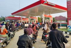 Antrean Panjang Motor di SPBU Jatimakmur Jadi Perhatian Warga