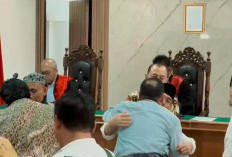 Eks Bupati Bekasi Ade Kuswara dan Ayahnya Segera Diadili