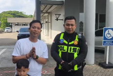 Kemacetan Tol Karawang Timur, Personel Satlantas Polres Karawang Kawal Balita Kejang ke Rumah Sakit