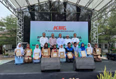 KIIC Salurkan Beasiswa dan Bantuan Mabel untuk Ratusan Siswa di Karawang