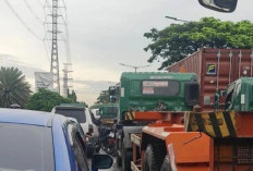 Kemacetan Parah Jalan Raya Bekasi–Cakung-Cilincing Dipicu Aktivitas Bongkar Muat Truk