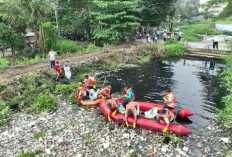 Komatsu dan Warga Bersihkan Kali Rasmi di Karangbahagia, Upaya Tekan Risiko Banjir