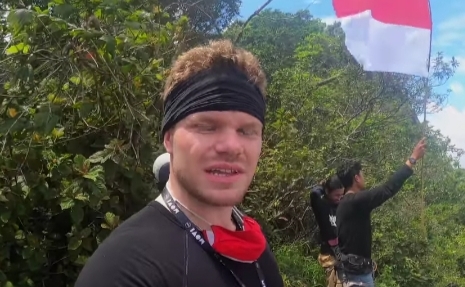 Youtuber Denmark Explore Tebing Badega Parang Purwakarta, Sayang Akses Jalannya Rusak Â