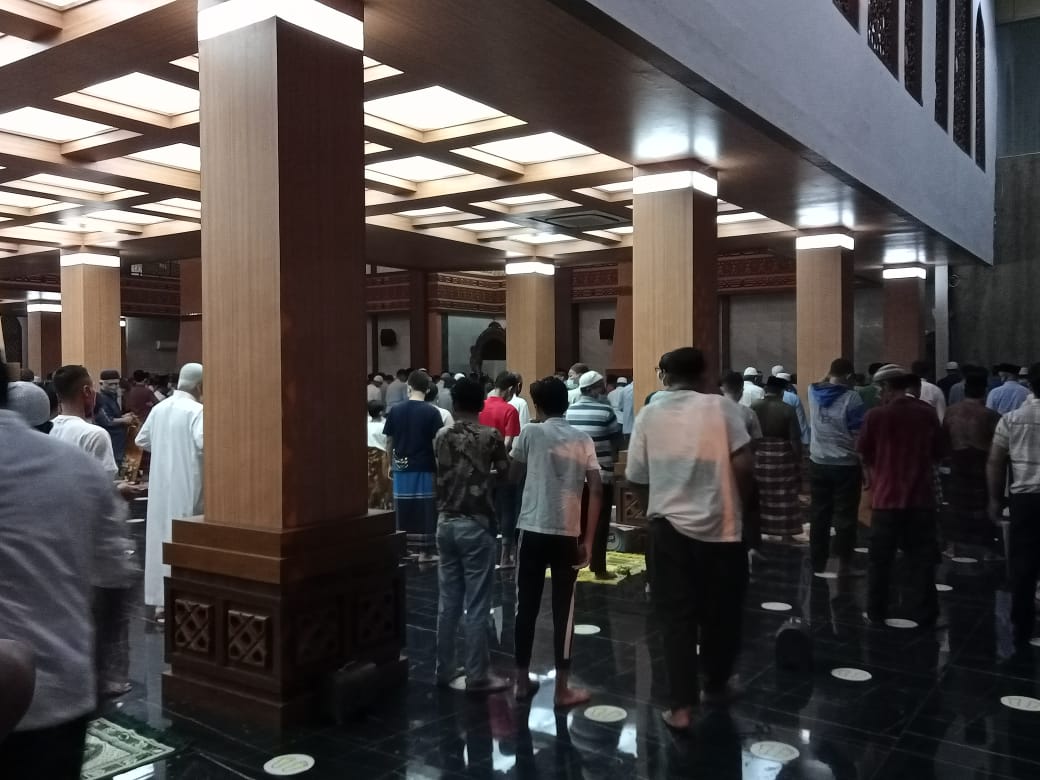 Awal Puasa Ramadan, Jemaah Tarawih Penuhi Masjid Agung