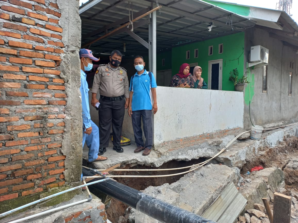 Bencana Masih Terjadi, 7 Rumah Warga di Cikarang Hancur Akibat Longsor
