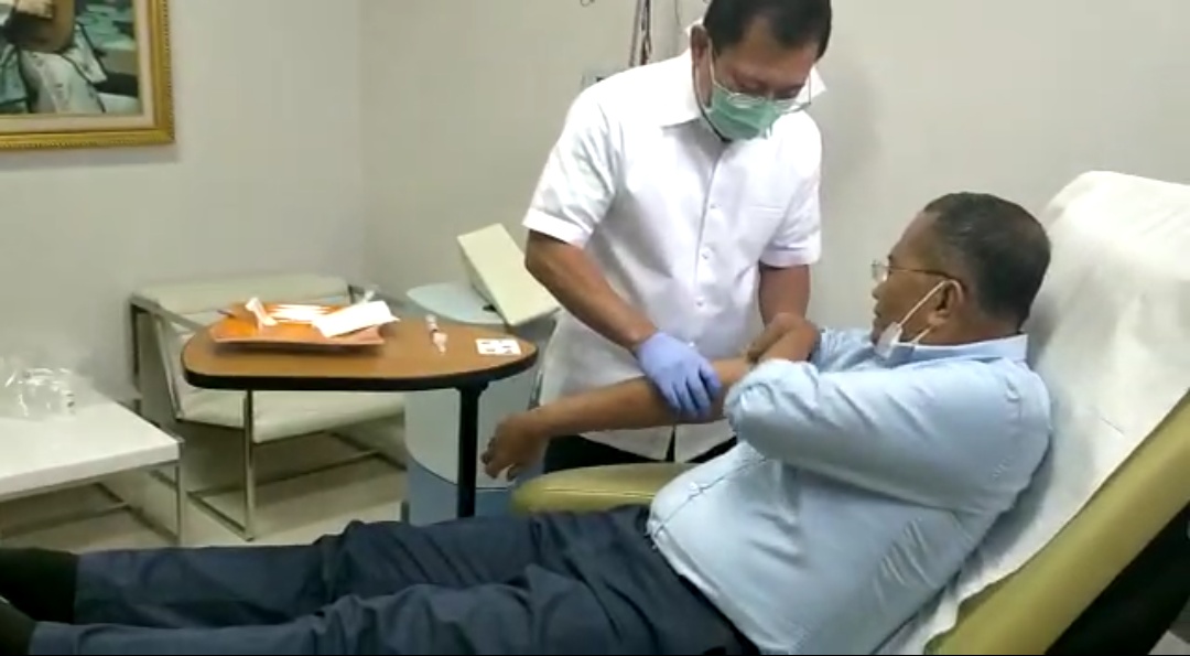 Dahlan Iskan Menjadi Relawan Vaksin-nya Dr Terawan, Jalani Fase Penyuntikan Kembali Darah ke Tubuh
