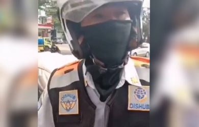 Berseragam Dishub Beraksi Interogasi Sopir Pikup, Tapi Saat Direkam Ia Kabur. Ini Penjelasan Dishub Kota Bekas