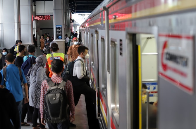 Penumpang Membludak, KCI Tambah Jadwal Perjalanan Kereta Commuter
