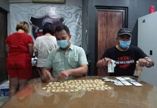 2 IRT Asal Kesunean Jual Obat-obatan Keras, Terancam Penjara 15 Tahun