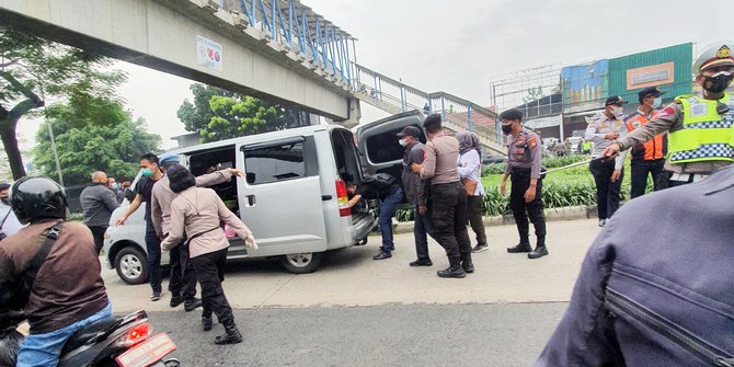 Jelang Vonis Rizieq Shihab, Polisi Amankan Pria Membawa Pisau dan Katapel