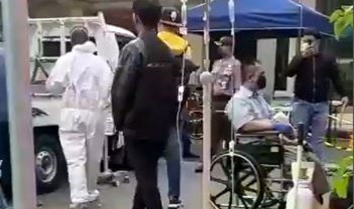 Penampakan Tenda Darurat RSUD Bekasi, Pasien Penuh
