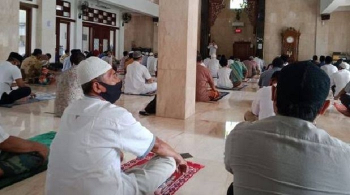 MUI Keluarkan Fatwa Solat Jumat dan Tarawih Kembali Normal, Shaf Jamaah Boleh Rapat