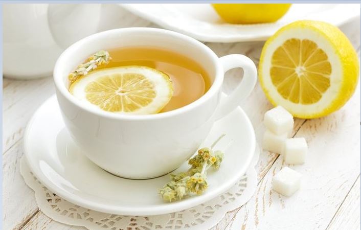 Rutin Tiap Pagi Minum Air Lemon Hangat, Hasilnya Tak Terduga
