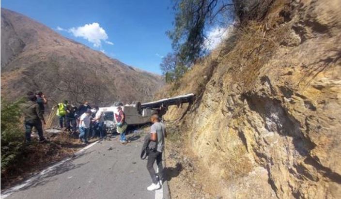 Bus Terjun ke Jurang, 15 Orang Tewas, 3 Penumpang Terluka