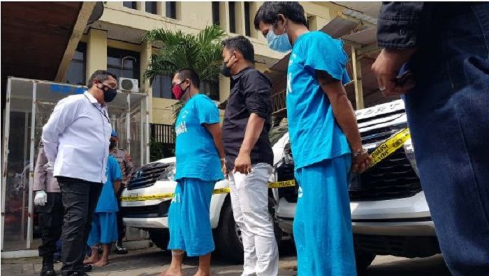 Melawan Saat Ditangkap, 3 Anggota Komplotan Pencuri Mobil Mewah Ditembak