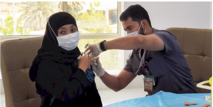 Di Arab Saudi, Puluhan PMI Ikuti Vaksinasi Covid-19