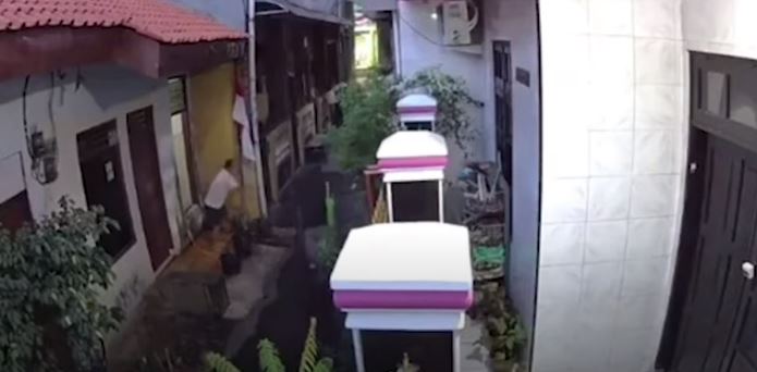 Video Viral, ART Tiba-tiba Dianiaya Tetangga, Kepala Dijedotin ke Tembok, Rambut Dijambak