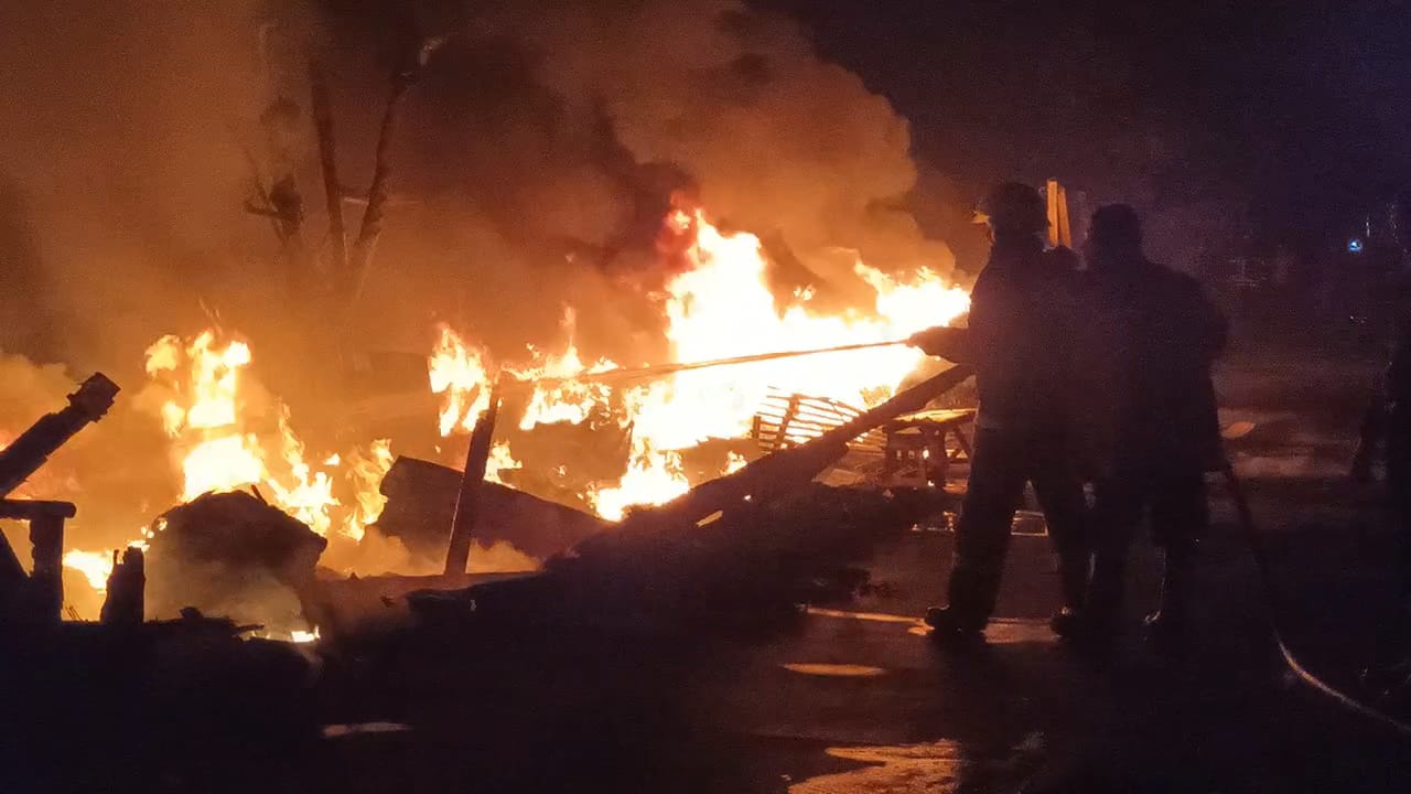 Dilahap Si Jago Merah, Rumah Merangkap Gudang Toko Bangunan Ludes Terbakar