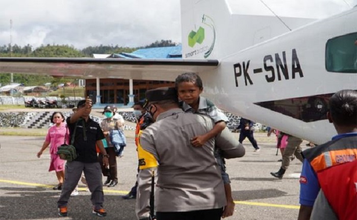 Ditembak KKB, Jenazah Anggota Brimob Dievakuasi ke Sentani