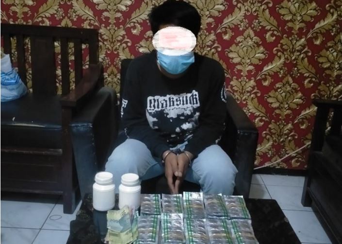 Sering Transaksi di Rumah, Pengedar Obat Terlarang Ditangkap Polisi