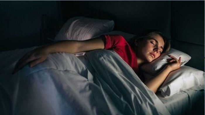 Tak Terbiasa Tidur Dalam Keadaan Gelap, Ini Solusinya