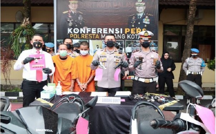 Acungkan Airsoft Gun ke Petugas, 2 Pelaku Curanmor Diciduk