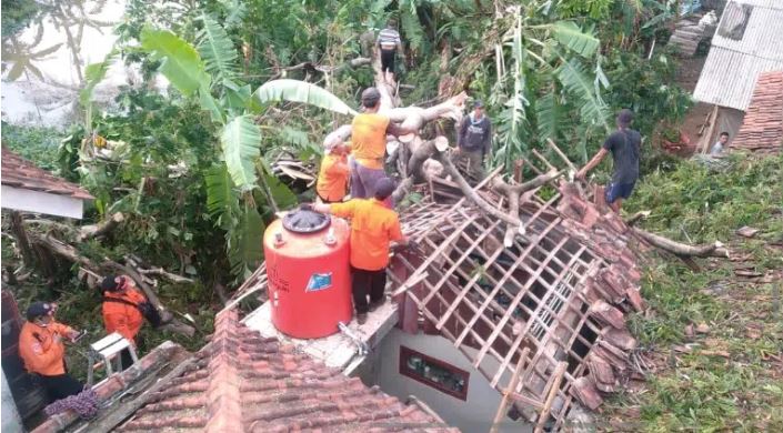 Hujan Disertai Angin Kencang, 7 Rumah Rusak