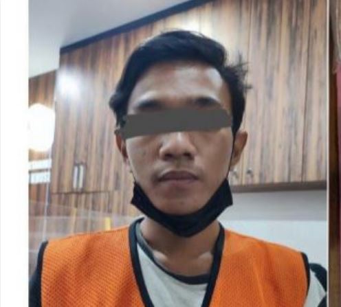 Buruh Pabrik Keliling Bawa Koper, Isinya Bikin Polisi Kaget