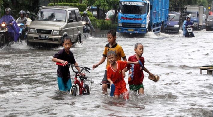 Curah Hujan Tinggi, Ratusan Rumah Warga Terendam Banjir