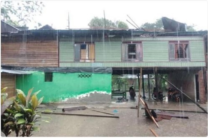 Puting Beliung Terjang Pinrang, Belasan Rumah Rusak, Kubah Masjid Terbang